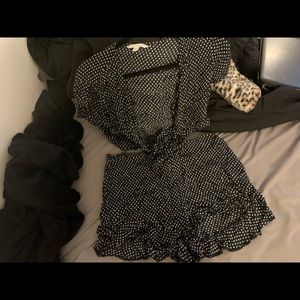 top & bottom pocka dot set. top w buttons & tie.